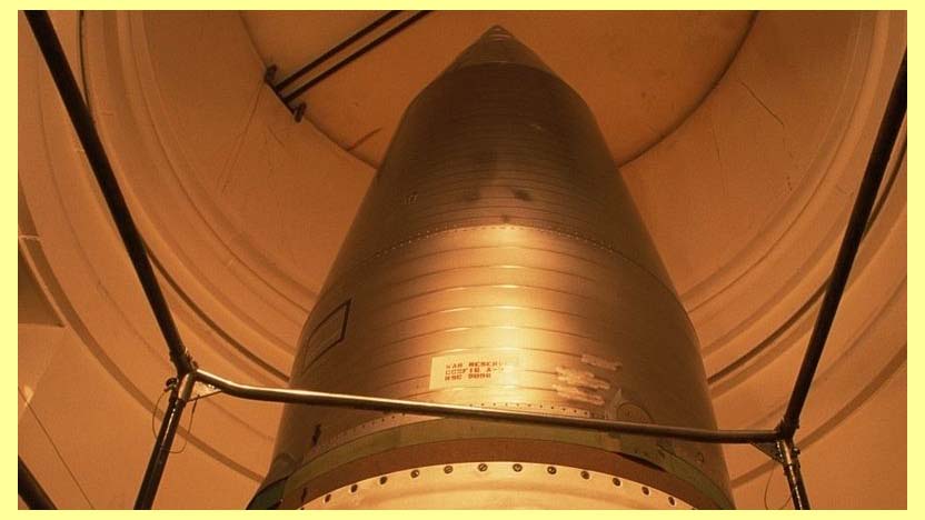 Vra�edn� Multi-atomov� hlavice mezikontinent�ln� rakety Minuteman III v podzemn�m silu v USA